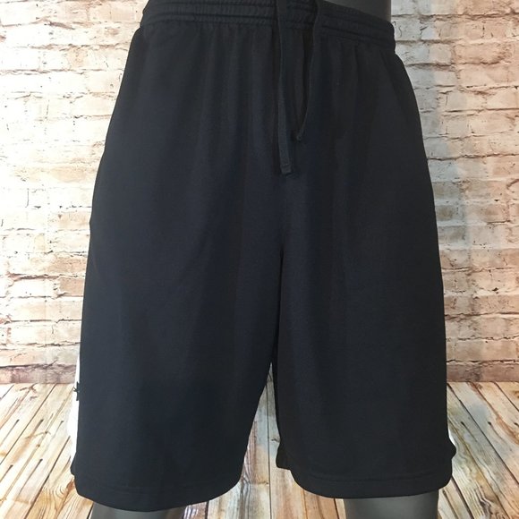 UNDER ARMOUR MEN'S BLACK SHORTS NEW WITHOUT TAGS - Picture 5 of 7